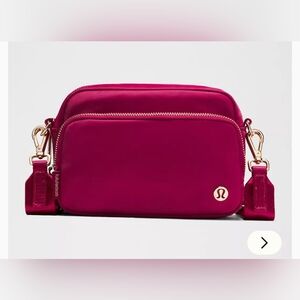 NWT Lululemon Everywhere Crossbody Bag 2L